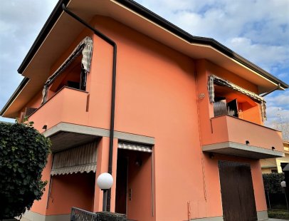 Casa singola in venditaCorreggio - Adiacenze Centro